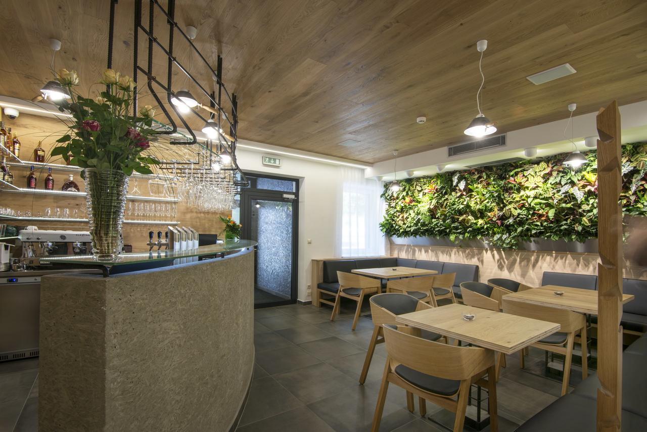 Hotel A Restaurace U Stavare Vsetin Ngoại thất bức ảnh